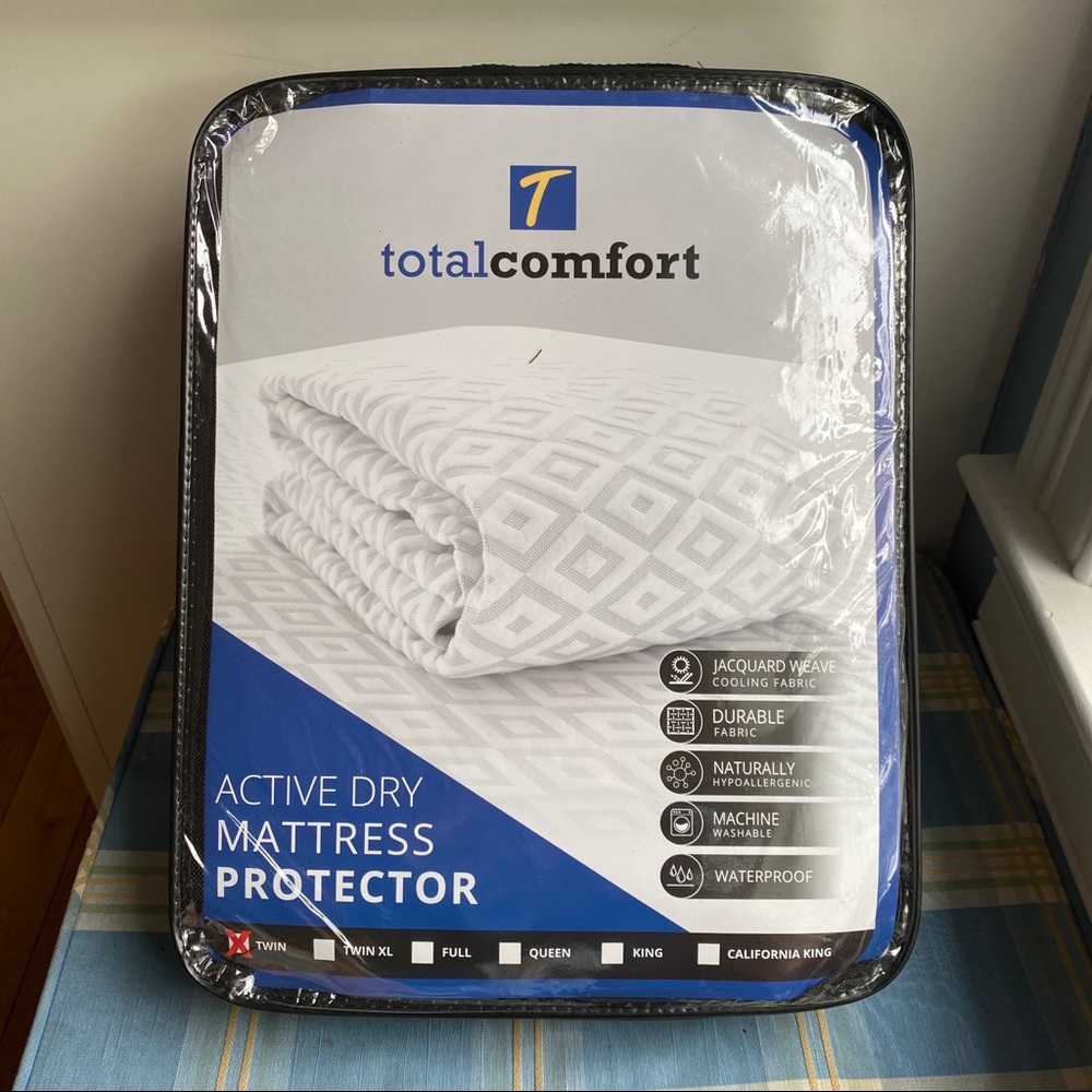 NEW Twin Mattress Protector